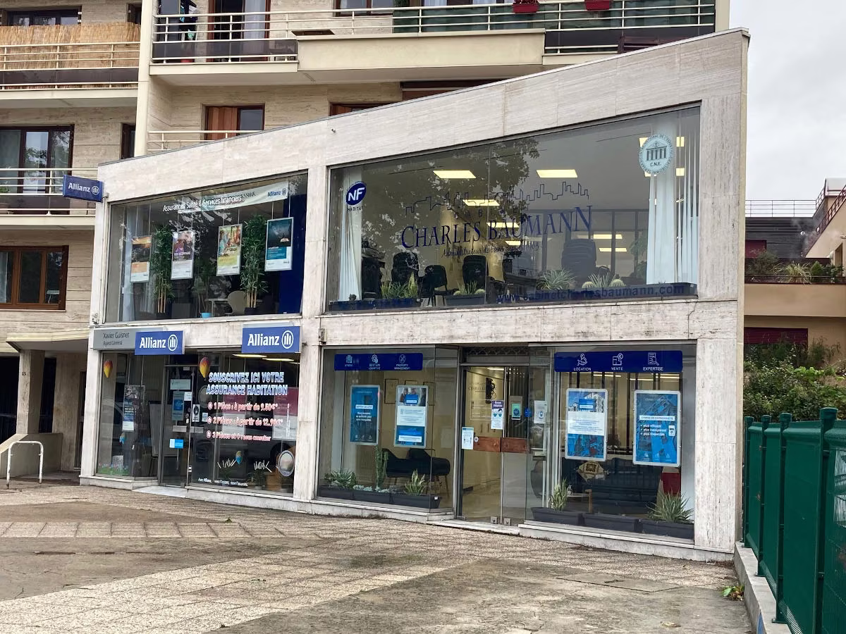 Vitrine du Cabinet BLD, 6 rue Gaston Lauriau à Montreuil